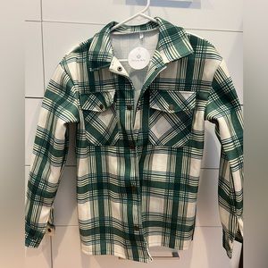 NWT shirt, great for layering, snap closures